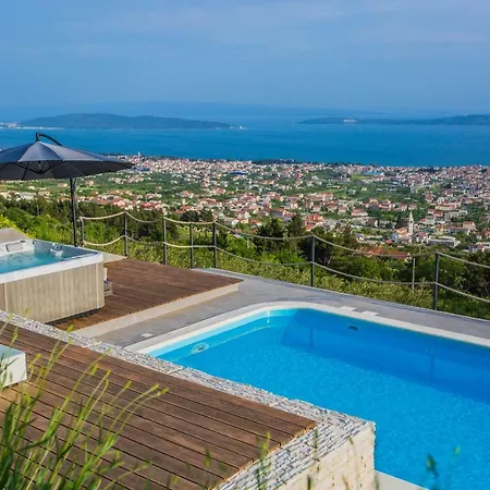 Blue Hill Kaštela