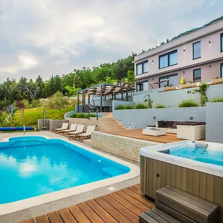Blue Hill Villa *