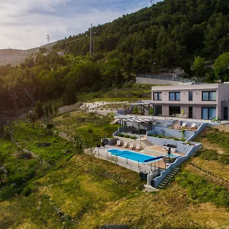 Blue Hill * Kastela