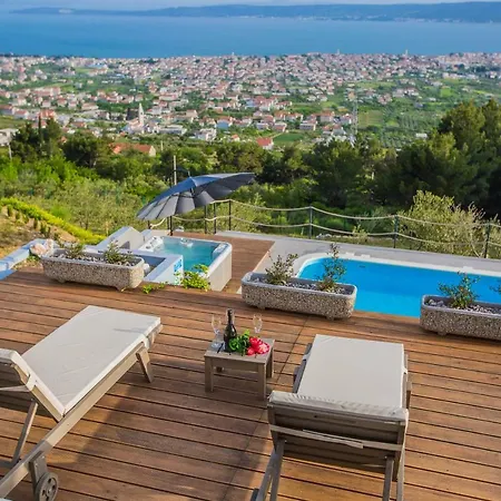 Blue Hill Kaštela