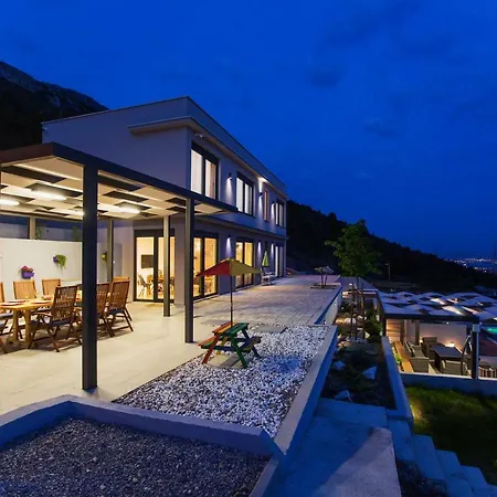 Blue Hill Kaštela