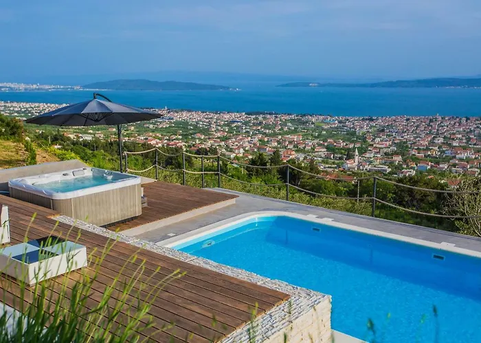 Blue Hill Kaštela