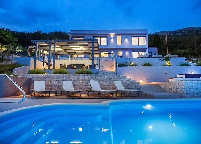 Blue Hill Kaštela